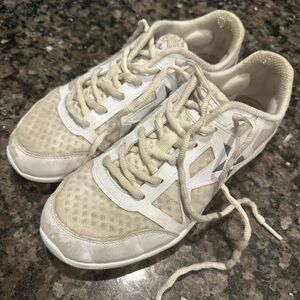 Girl’s Cheer Sneakers